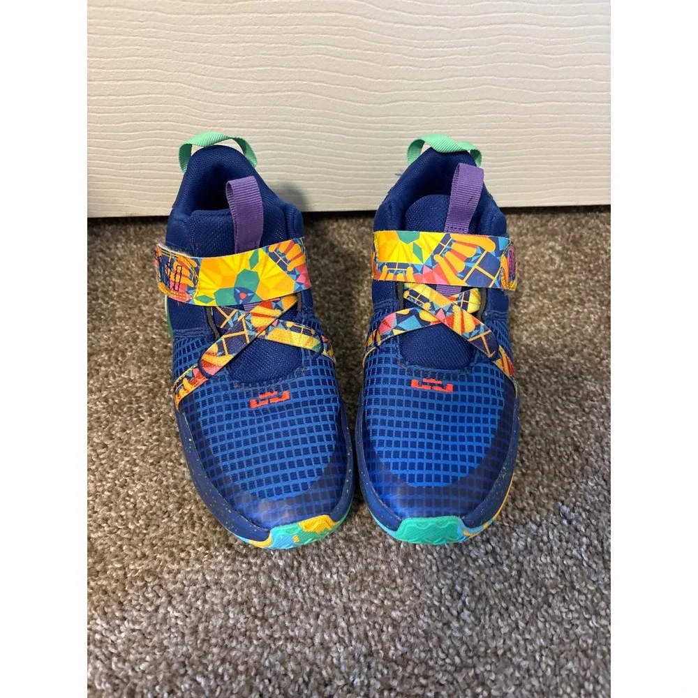 Nike LeBron Witness 7 Kids Size 1Y Blue Multi-Color Excellent DQ8647-400